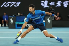 九游体育-德约科维奇连续二十场比赛得分超过惊险取胜，IG挑战极限！-九游体育